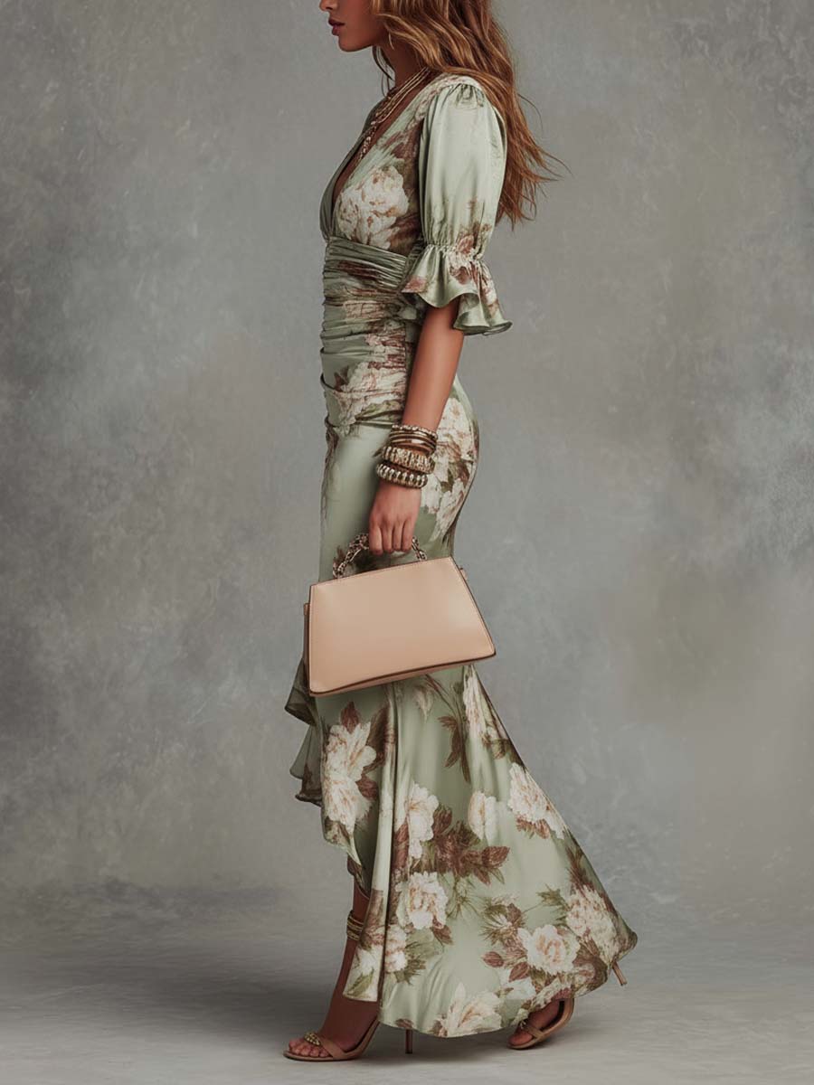 ANNA ∙ VESTIDO MAXI ASIMÉTRICO DE SATÉN VERDE CON ESCOTE EN V Y MANGAS ACAMPANADAS
